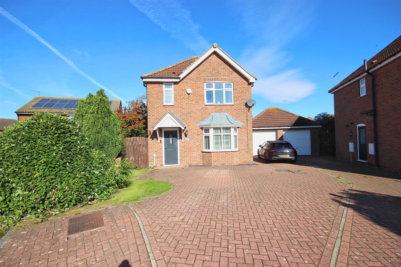 Rise Close, Long Riston